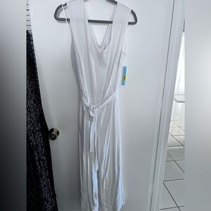 NWT Antonio Melanie Romper Sz 14 White. Sleeveless